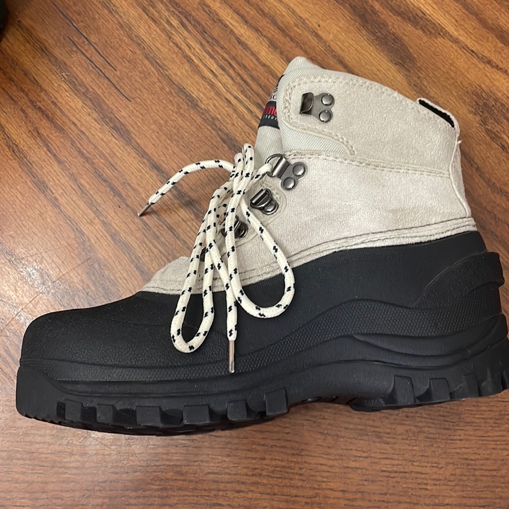 New Itasca Granite Peak sz 7